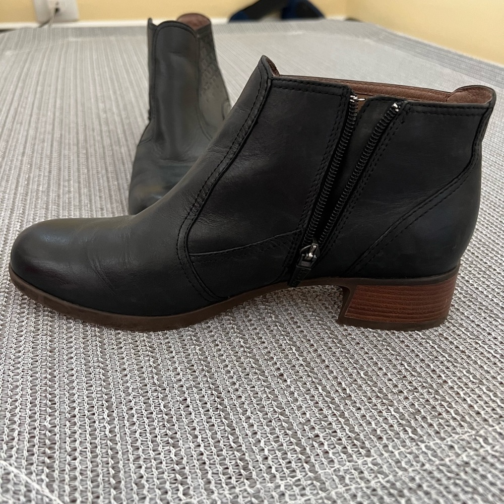 Dansko Women’s Black Liberty Burnished Nappa Ankle Bootie Eur 39 (US 8.5)